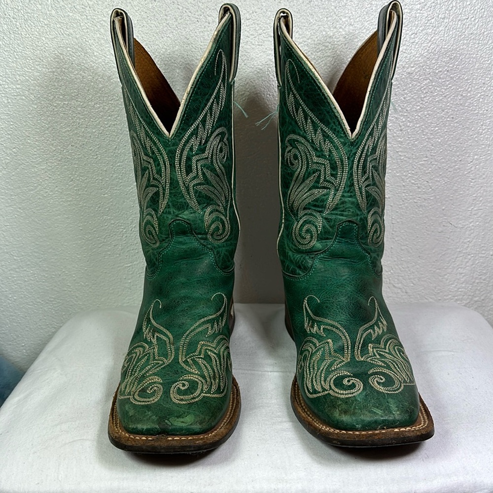 Justin boots SIZE 8 1/2 B